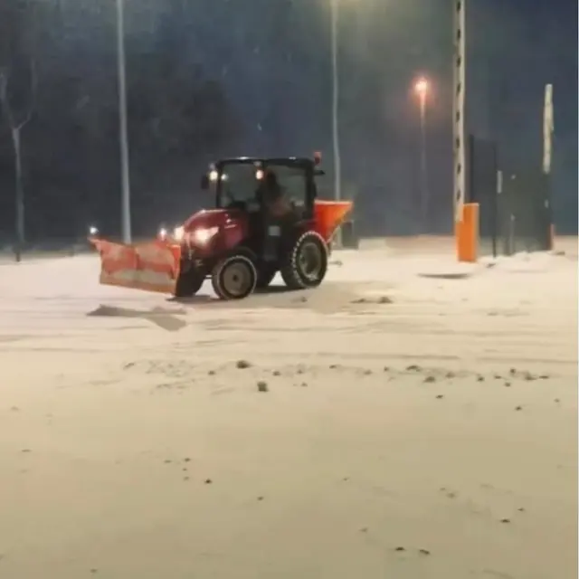 Winterlicher Arbeitseindruck mit Schnee