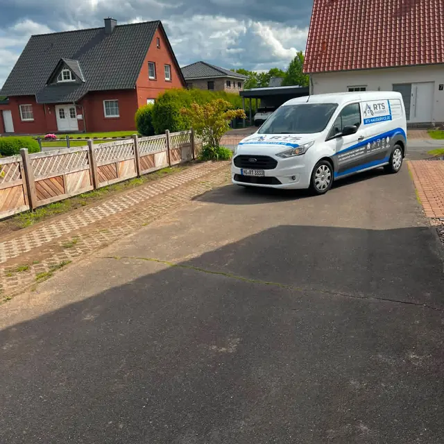 Arbeitseindruck im Außenbereich eines Gebäudes