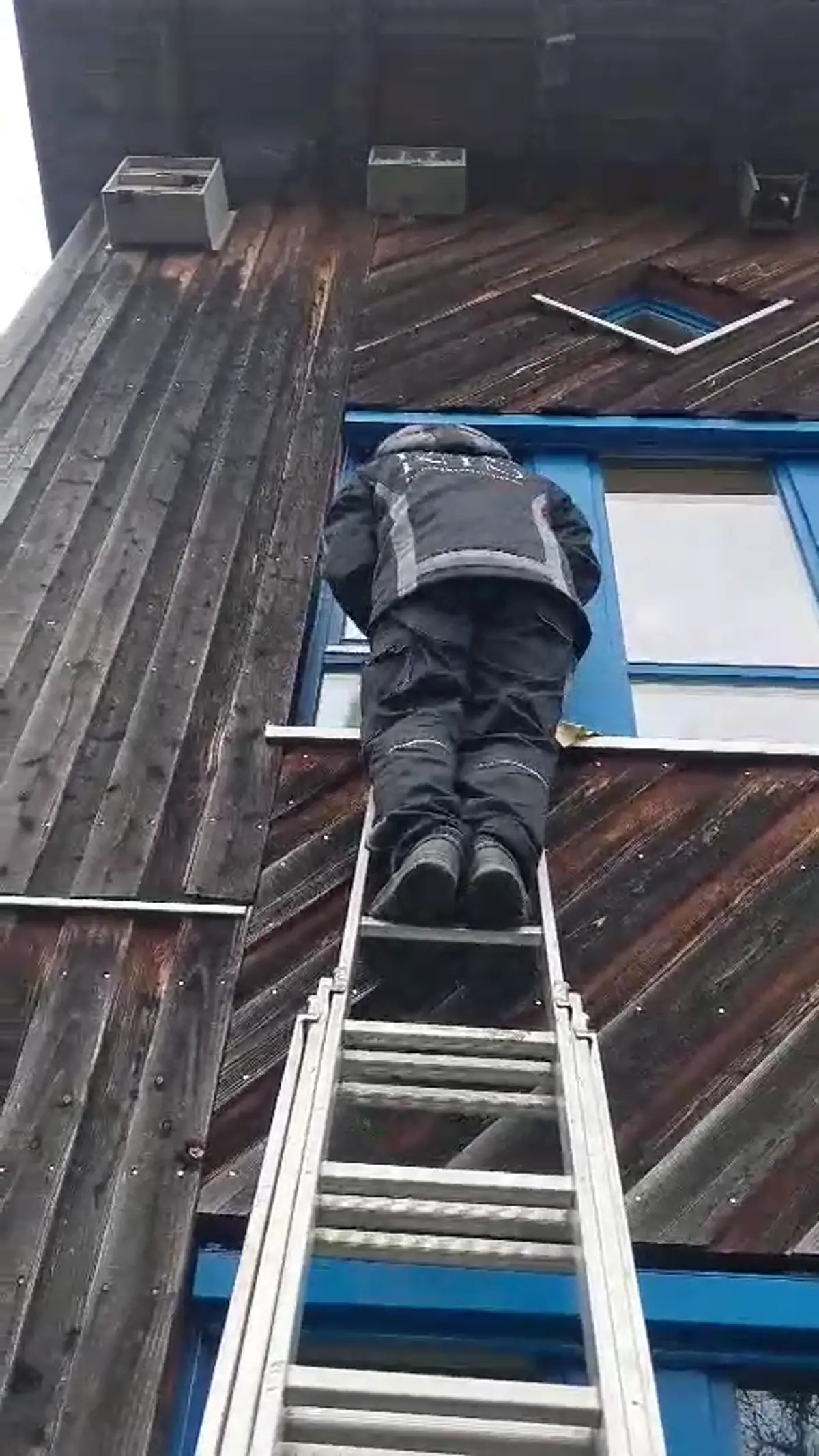 Video von Arbeiten bei der Fenster- und Glasreinigung