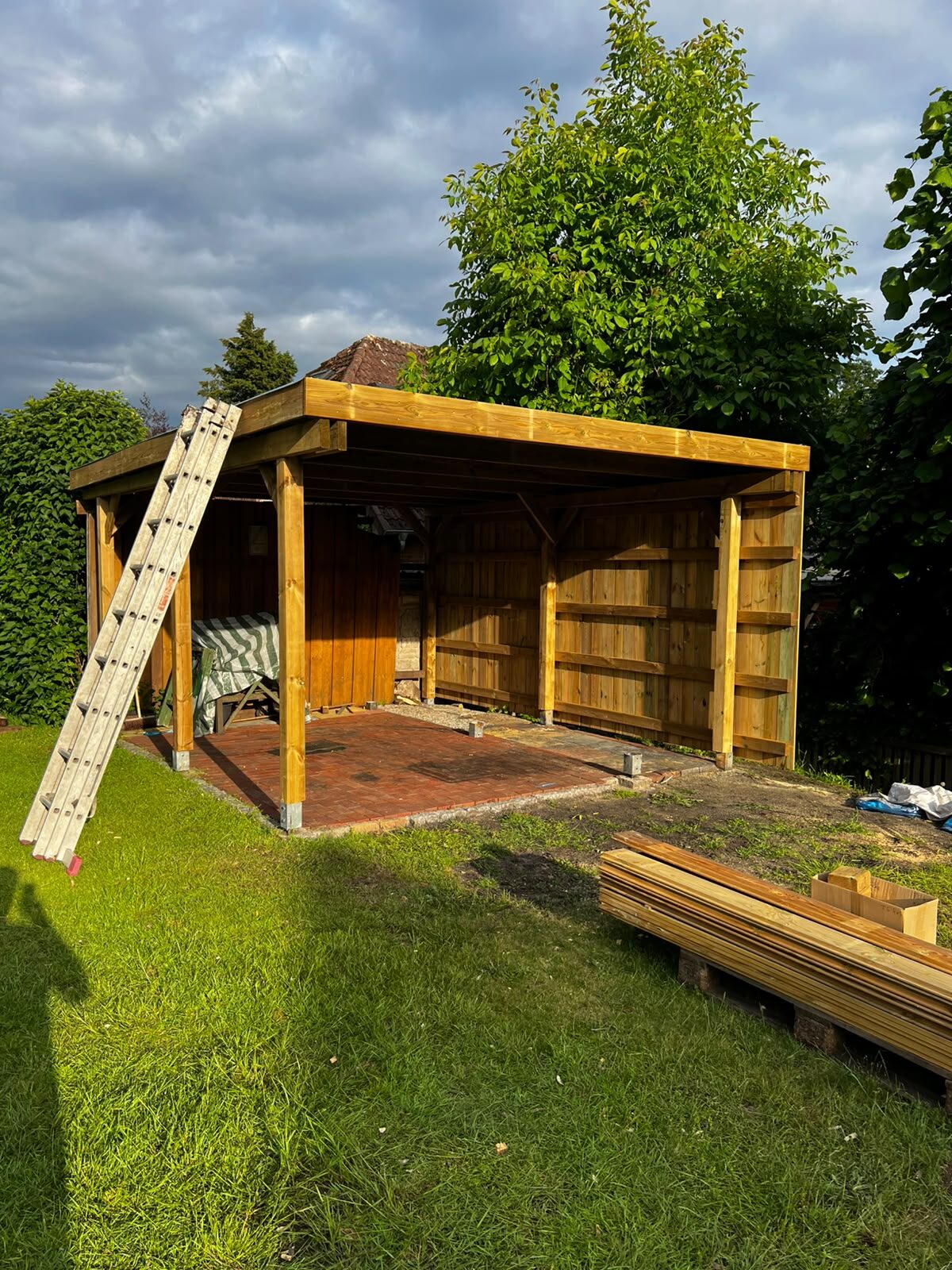 Montiertes Gartenhaus aus Holz